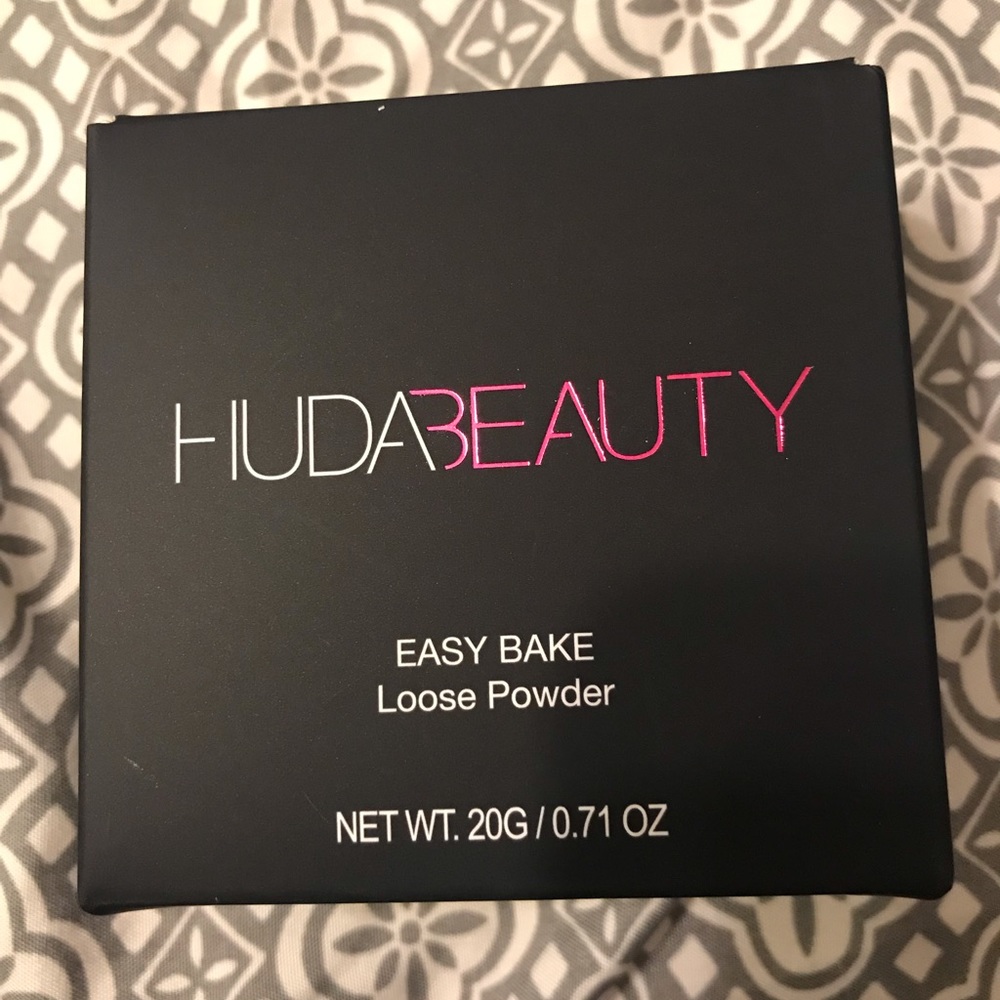 Huda beauty setting powder